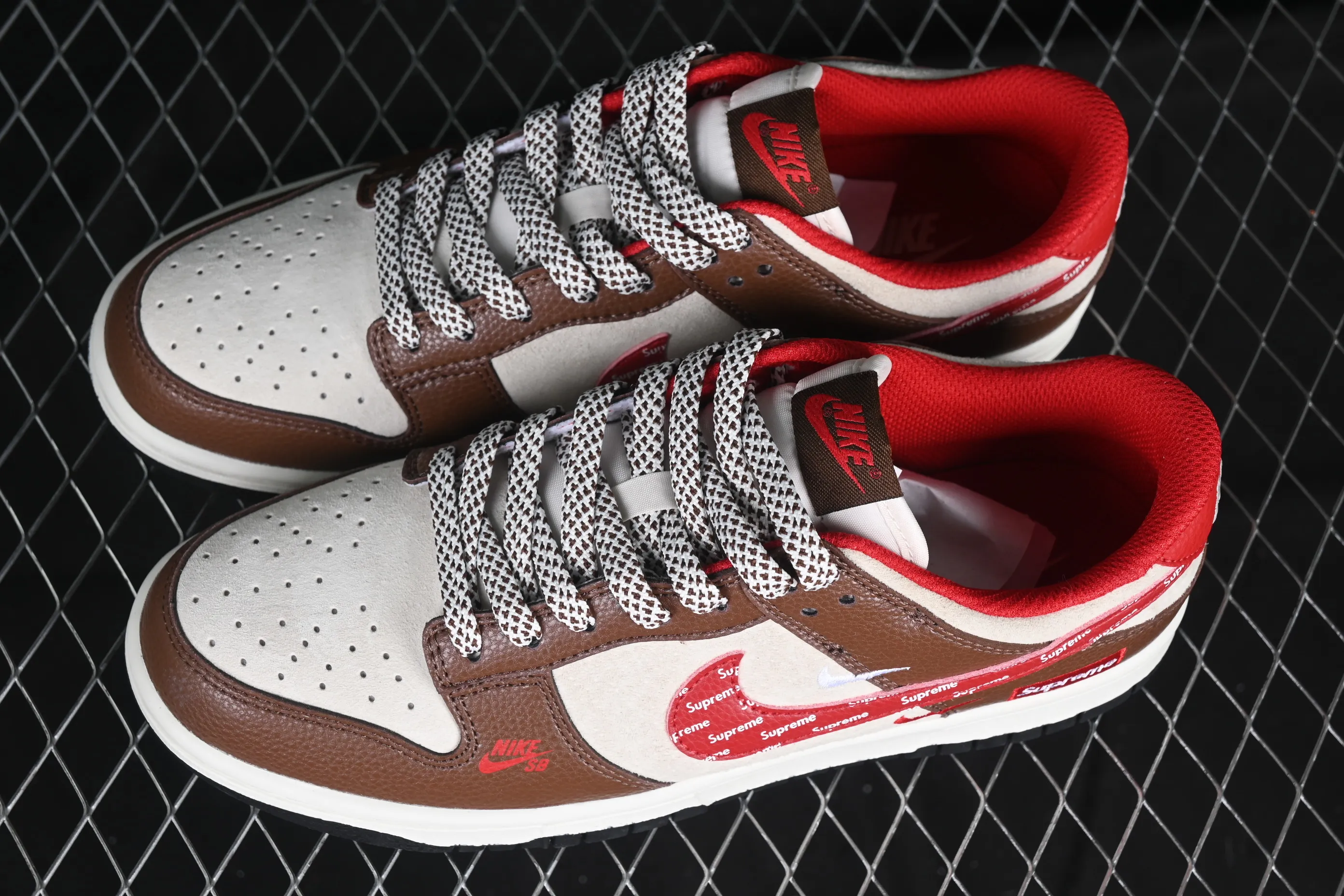All categories Nk SB Dunk Series Nk SB Dunk Low High-end customized low-top sneakers Nk SB Dunk Low Sup joint letter red hook Anniversary high-end customized low-top casual sneakers DJ2024-096